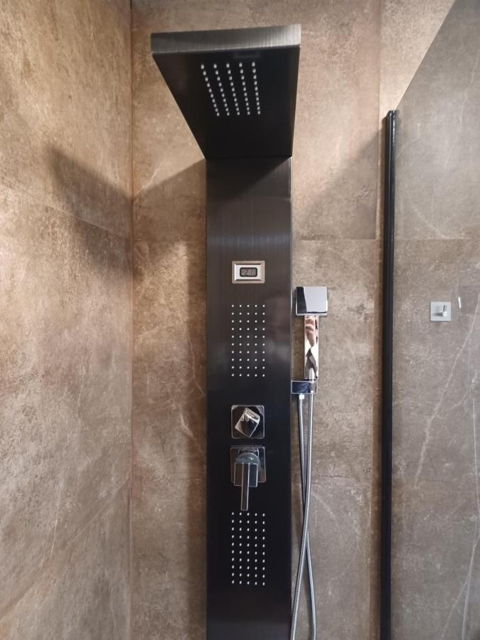 Apartamento Acogedor Junto A Calle Betis, Triana-Los Remedios Seville Luaran gambar