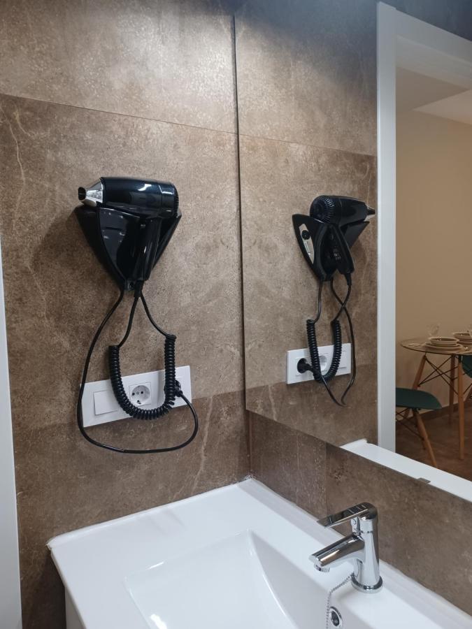 Apartamento Acogedor Junto A Calle Betis, Triana-Los Remedios Seville Luaran gambar