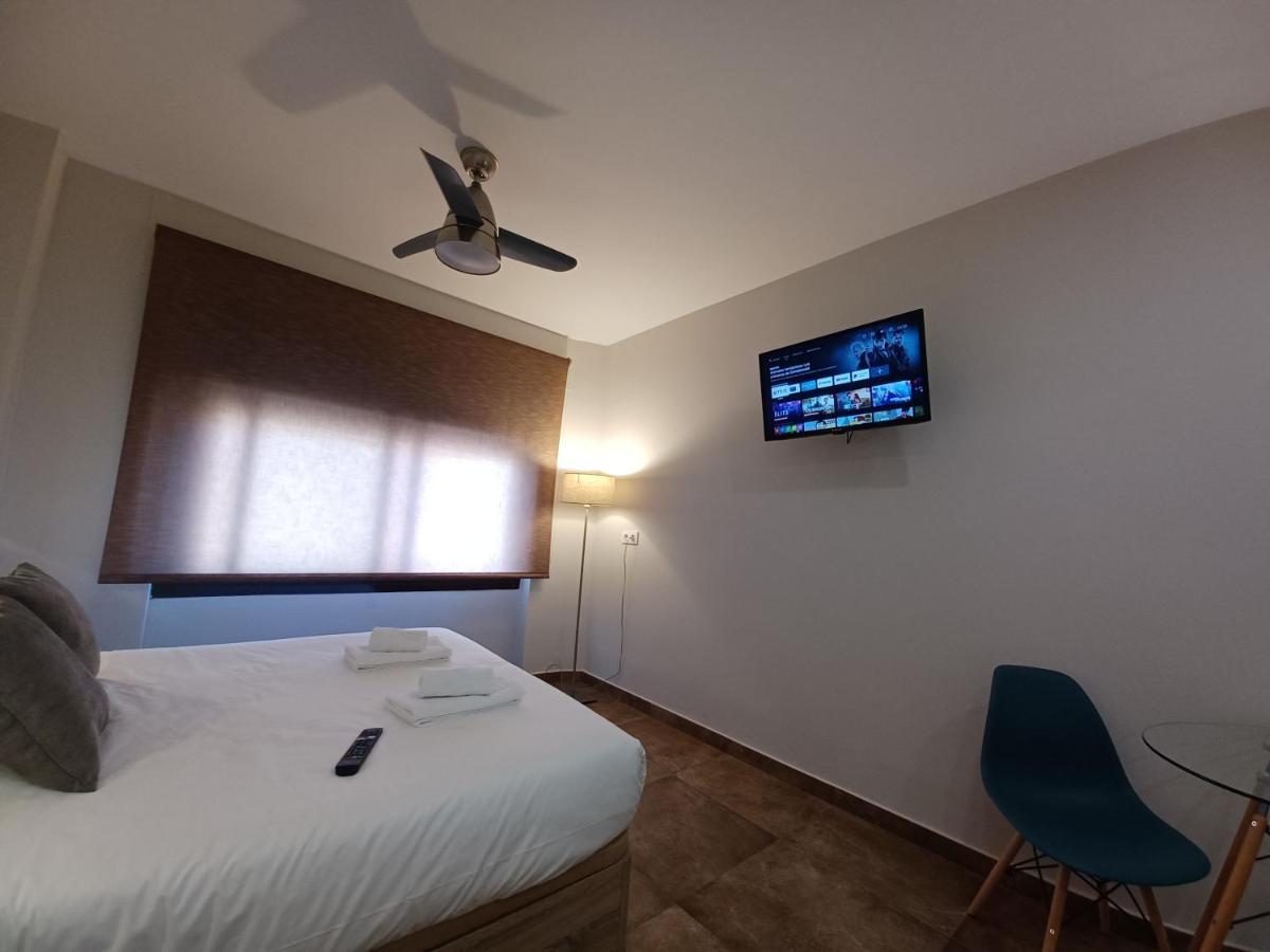 Apartamento Acogedor Junto A Calle Betis, Triana-Los Remedios Seville Luaran gambar