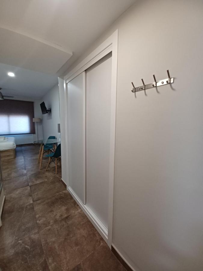 Apartamento Acogedor Junto A Calle Betis, Triana-Los Remedios Seville Luaran gambar