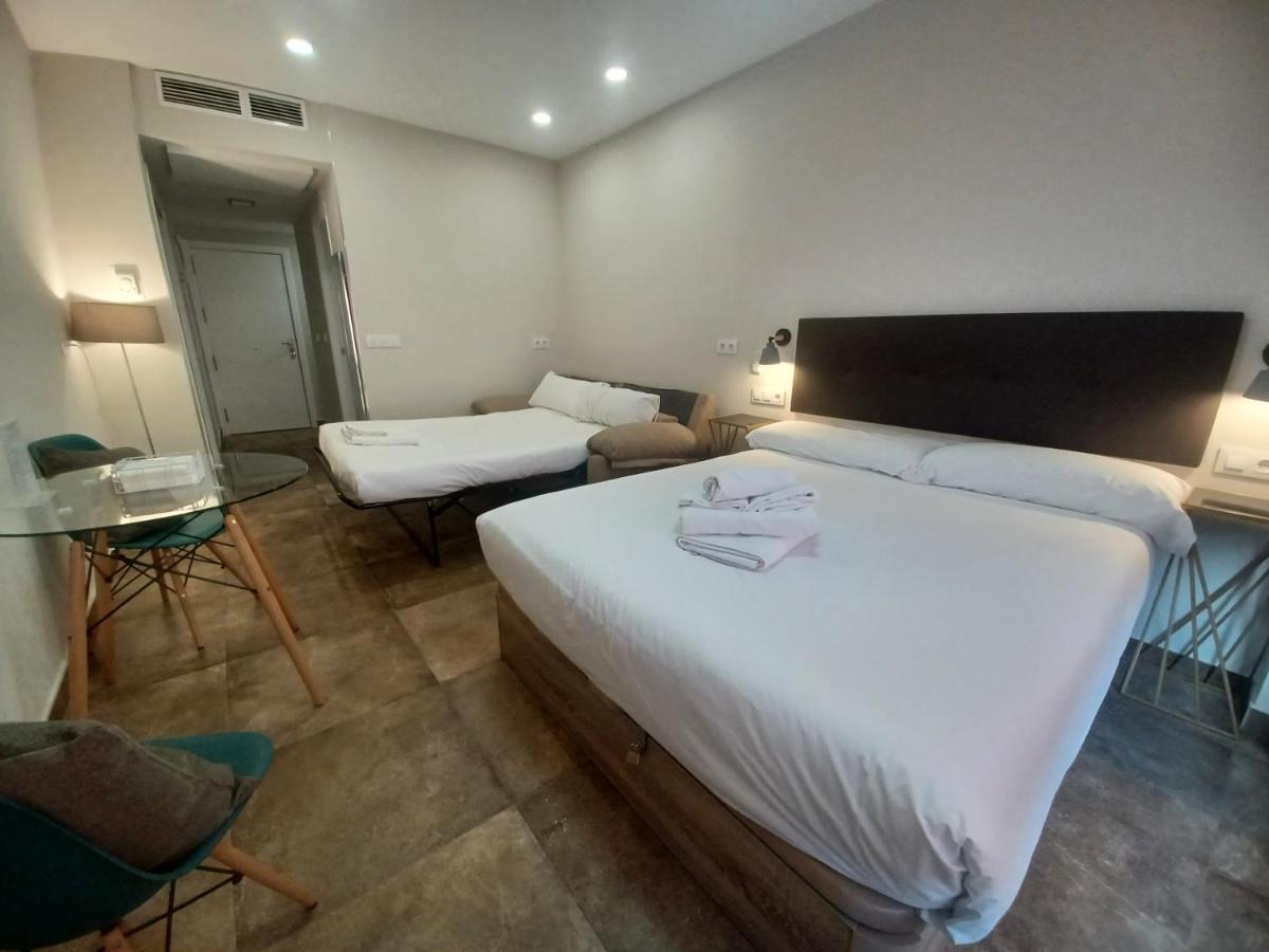 Apartamento Acogedor Junto A Calle Betis, Triana-Los Remedios Seville Luaran gambar