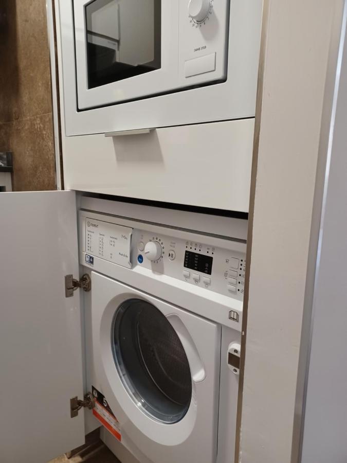 Apartamento Acogedor Junto A Calle Betis, Triana-Los Remedios Seville Luaran gambar
