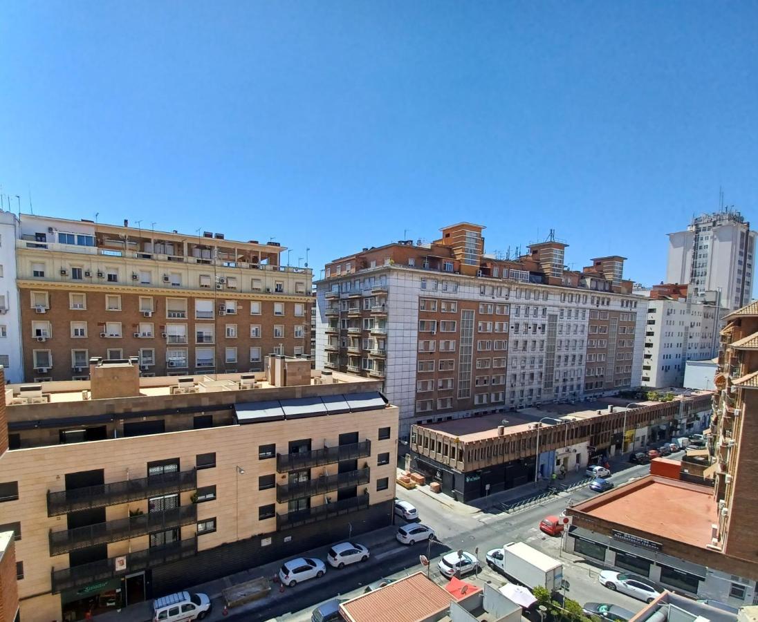 Apartamento Acogedor Junto A Calle Betis, Triana-Los Remedios Seville Luaran gambar