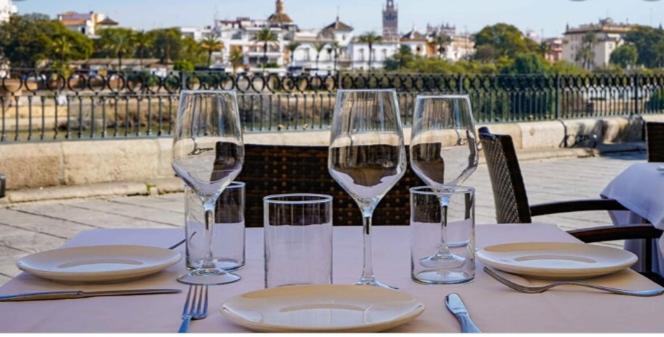 Apartamento Acogedor Junto A Calle Betis, Triana-Los Remedios Seville Luaran gambar