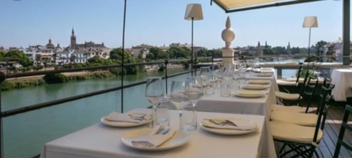 Apartamento Acogedor Junto A Calle Betis, Triana-Los Remedios Seville Luaran gambar