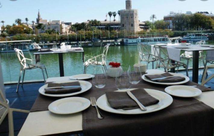 Apartamento Acogedor Junto A Calle Betis, Triana-Los Remedios Seville Luaran gambar