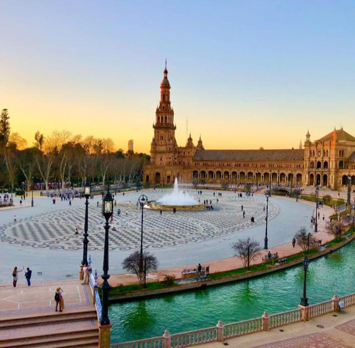 Apartamento Acogedor Junto A Calle Betis, Triana-Los Remedios Seville Luaran gambar