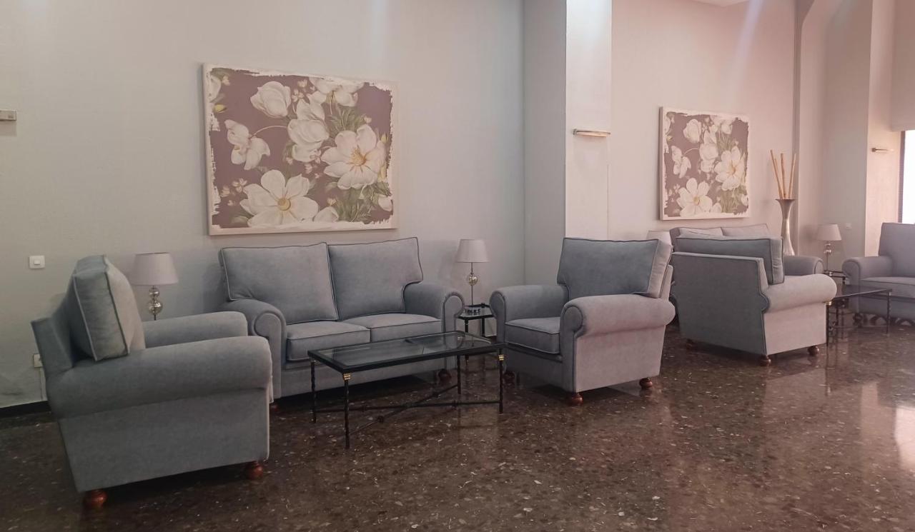 Apartamento Acogedor Junto A Calle Betis, Triana-Los Remedios Seville Luaran gambar