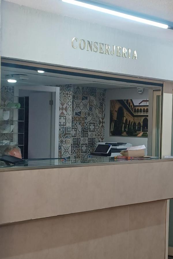 Apartamento Acogedor Junto A Calle Betis, Triana-Los Remedios Seville Luaran gambar
