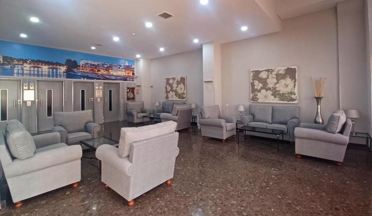 Apartamento Acogedor Junto A Calle Betis, Triana-Los Remedios Seville Luaran gambar